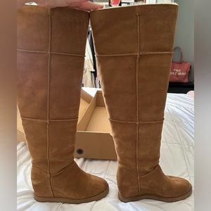 Ugg classic Femme OTK size 8, wore twice.